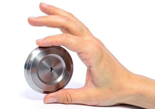Amazon Basics Door Knob with Lock, Satin Nickel, 1-3/8 to 1-3/4-6